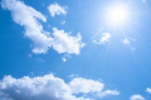 【2025年猛暑】一人暮らし高齢者の熱中症に要注意｜見守り対策も紹介